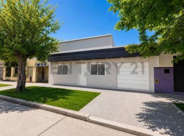 Casa · 141m² · 4 Ambientes · 1 Cochera · Venta Casa 4 Amb en Bella Vista
