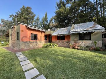Casa · 86m² · 3 Ambientes · 3 Cocheras · Casa en El Rodeo | Lote 995 m² con Pileta, Cancha de Tenis y Amplio Parque