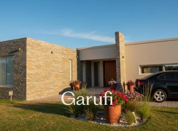 Casa · 260m² · 7 Ambientes · 1 Cochera · Casa en Venta en Costa Esmeralda Golf 1 con Piscina