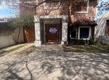 Casa · 251m² · 3 Dormitorios · 2 Cocheras · Casa en Parque Capital