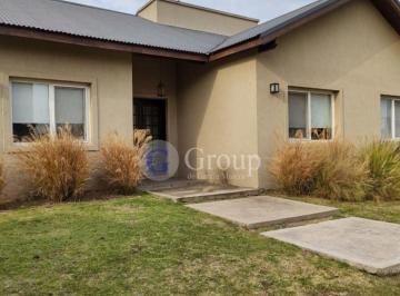 Casa · 160m² · 5 Ambientes · 2 Cocheras · Casa en Venta en Los Olivares, Malvinas Argentinas Apto Credito