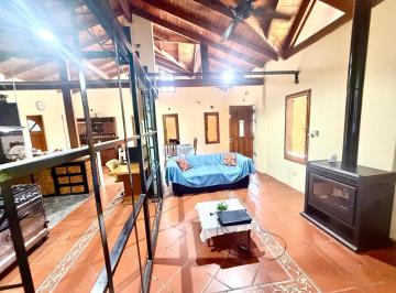 Casa · 143m² · 6 Ambientes · 5 Cocheras · Casa en Venta en Barrio Semicerrado 6 Amb Gran Deposito Financia Dueño - Permuta!