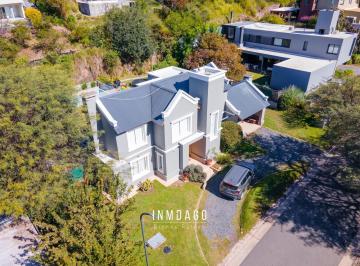 Casa · 230m² · 4 Ambientes · 2 Cocheras · Casa en Venta en La Rufina | 2 Plantas, 3 Dorm, Pileta y Galería