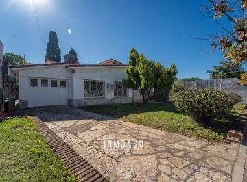 Casa · 250m² · 9 Ambientes · 1 Cochera · Inversión en Cerro de Las Rosas | Casa con Alto Potencial y Ubicación Premium