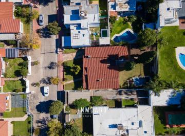 Casa · 250m² · 4 Ambientes · 1 Cochera · Inversión en Cerro de Las Rosas | Casa con Alto Potencial y Ubicación Premium