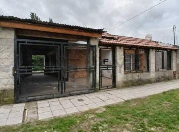 Casa · 48m² · 3 Ambientes · 2 Cocheras · Venta Casa 3 Ambientes con Patio Tortuguitas - Malvinas Argentinas