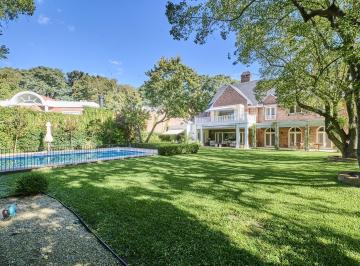 Casa · 769m² · 6 Ambientes · 4 Cocheras · Venta Residencia de Categoría en El Corazón de Acassuso