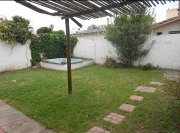 Casa de 6 ambientes, Córdoba · A m de Mujer Urbana y Av de Circunvalacion - Excelente Entorno