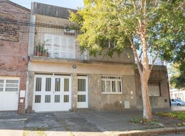 Casa de 1 ambiente, Rosario · Casa Al Frente de 2 Plantas con Cochera