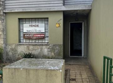 Casa · 119m² · 4 Ambientes · 1 Cochera · Casa a Reciclar, Excelente Zona - Almafuerte 1646, Banfield