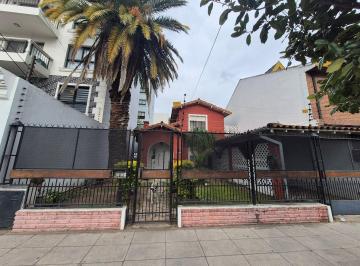 Casa · 300m² · 4 Ambientes · 3 Cocheras · Casa Chalet 4 Ambientes con Piscina y Quincho en Venta en Martin Coronado