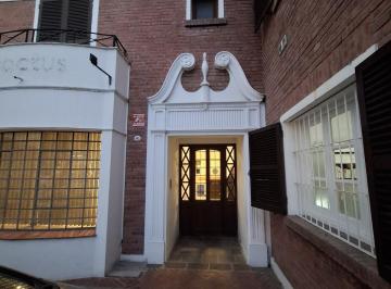 Casa · 260m² · 7 Ambientes · 12 Cocheras · Casa en Alquiler Para Oficinas Comercio Cocheras