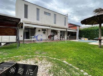 Casa · 240m² · 8 Ambientes · 3 Cocheras · Casa en Venta en Los Robles, La Cañada de Pilar con Pileta