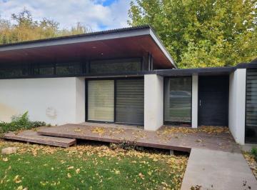 Casa de 7 ambientes, Cipolletti · Inmobiliaira Alquila Casa Quinta Amoblada y Equipada con Piscina y Seguridad Cipolletti