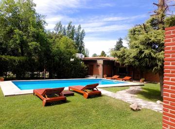 Casa · 311m² · 5 Dormitorios · 2 Cocheras · Calle Almirante Brown 2864