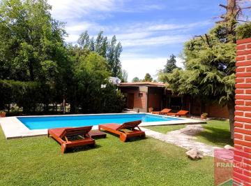 Casa · 311m² · 5 Dormitorios · 2 Cocheras · Calle Almirante Brown 2864