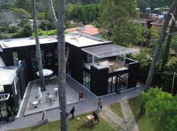 Local comercial · 136m² · 8 Cocheras · Local en Pedragosa Sierra