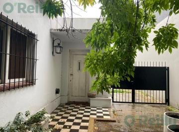Casa · 178m² · 4 Ambientes · 1 Cochera · Casa con Excelente Lote - Calle Pedro Goyena Acassuso