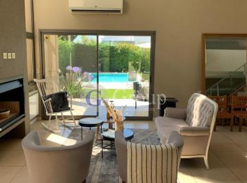 Casa · 270m² · 7 Ambientes · 1 Cochera · Casa en Venta en La Lomada, Pilar con Pileta