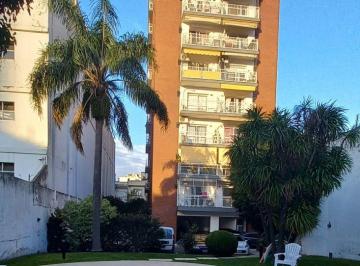 Departamento de 3 ambientes, San Cristobal · Depto 3 Amb Contrafrente con Balcón. Piscina.