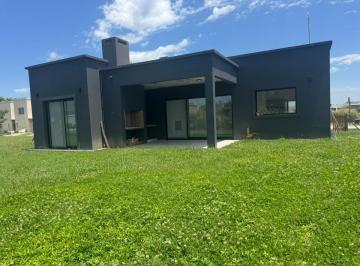 Casa · 141m² · 4 Ambientes · 2 Cocheras · Casa en en Santa Isabel de 4 Ambientes