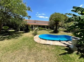 Casa · 147m² · 3 Ambientes · 1 Cochera · Casa Dos Dorm. con Parque Terreno 1500 m² Alberdi 1400 Funes