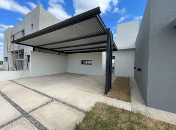 Casa · 95m² · 4 Ambientes · 2 Cocheras · Venta Casa a Estrenar Nobu Town Docta Urbanizacion