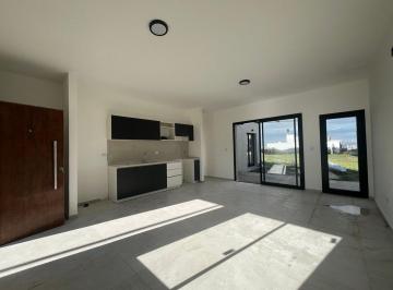 Casa · 70m² · 3 Ambientes · 1 Cochera · Venta Casa Esquina 2 Dorm. Docta Av