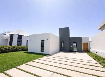 Casa · 135m² · 5 Ambientes · 4 Cocheras · Venta Casa Siete Soles Una Sola Planta