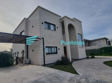 Casa · 300m² · 6 Ambientes · 2 Cocheras · Casa en Barrio Lagos de Canning con 5 Dorm. y Piscina con Venecitas