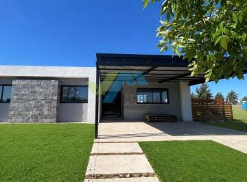 Casa · 220m² · 4 Ambientes · 2 Cocheras · Casa en Venta en San Sebastian - Area 9, San Sebastian, Escobar