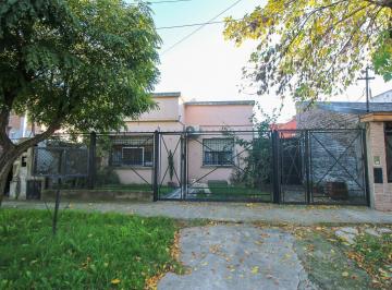 Casa · 199m² · 4 Ambientes · 1 Cochera · Venta Casa 4 Ambientes - Jardin