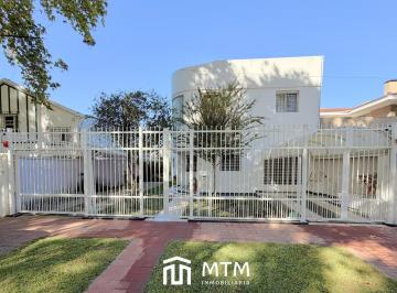 Casa · 748m² · 6 Dormitorios · 5 Cocheras · Casa en Venta Rosario, Alberdi.