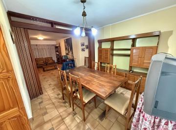 Departamento · 77m² · 3 Ambientes · Departamento de Dos Dorm. con Patio Cubierto Primero por Escalera en La Plata