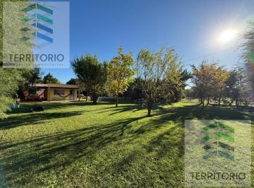 Quinta vacacional · 61m² · 1 Ambiente · 1 Cochera · Quinta a La Venta en Barrio El Taladro, Atractivo Parque con Forestación