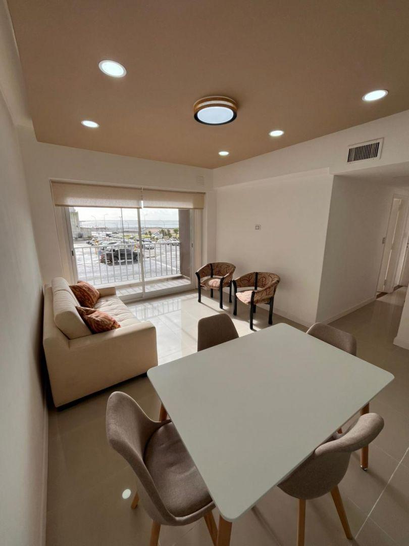 Venta de Departamento 3 Ambientes a la calle con vista lateral al mar