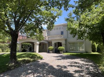 Casa · 230m² · 6 Ambientes · 2 Cocheras · Casa a La Venta en El Barrio Las Caletas Nordelta