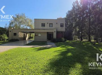 Casa · 260m² · 5 Ambientes · 2 Cocheras · Venta Casa Campos de Roca 4 Dorm.