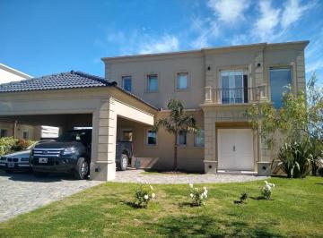 Casa · 185m² · 5 Ambientes · 4 Cocheras · Casa en Lote Interno San Gabriel