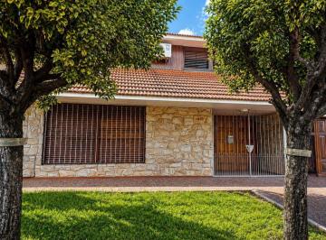 Casa · 203m² · 3 Ambientes · 1 Cochera · Venta Casa 3 Amb Jardin Cochera Quilmes