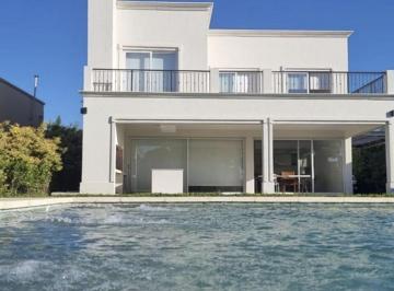 Casa · 270m² · 4 Ambientes · Casa en Venta en Santa Elena, Pilar del Este, Pilar