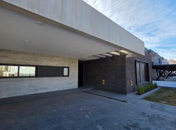 Casa · 230m² · 5 Ambientes · 2 Cocheras · Casa con Diseño Moderno y Detalles Premium en Greenville 2
