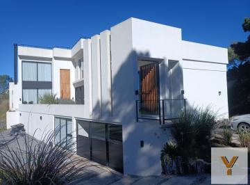 Casa · 400m² · 6 Ambientes · Casa en Venta - 5 Dorm. 6 Baños - Senderos III