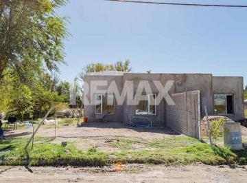Casa · 63m² · 3 Ambientes · 1 Cochera · Venta - Casa 2 Dorm Pb - Los Árboles - Centenario