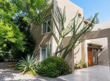 Casa · 408m² · 6 Ambientes · Casa a La Venta en Saint Thomas Norte Canning