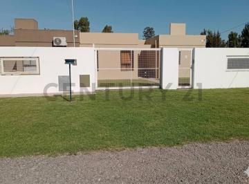 Casa · 180m² · 2 Dormitorios · 2 Cocheras · Casa en Venta con Excelente Lote de 2100 m² Ideal Cualquier Destino