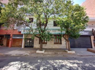 Casa · 250m² · 6 Ambientes · Casa en Venta Uso Comercial Y/o Proifesional Ideal Inversor