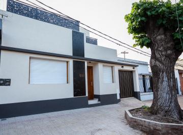 PH · 60m² · 3 Ambientes · PH Reciclado a Nuevo en Venta de Dos Dorm. con Jardin y Terraza