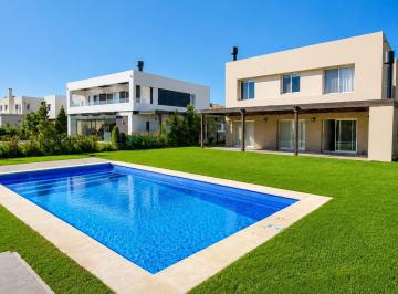 Casa · 195m² · 5 Ambientes · 2 Cocheras · Casa Alquiler Barrio Vistas, Puertos del Lago Escobar. 3 Dorm., Escritorio, Pileta. Gba Norte