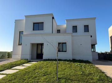 Casa · 226m² · 6 Ambientes · 2 Cocheras · Casa 4 Dorm. en Santa Ana, Villanueva - Tigre